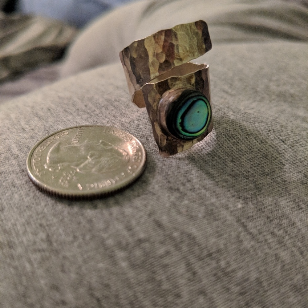 Adjustable abalone ring